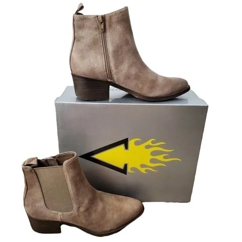 VOLATILE Carriage Faux Leather Almond Toe Chelsea Boots Women's 6.5 new
